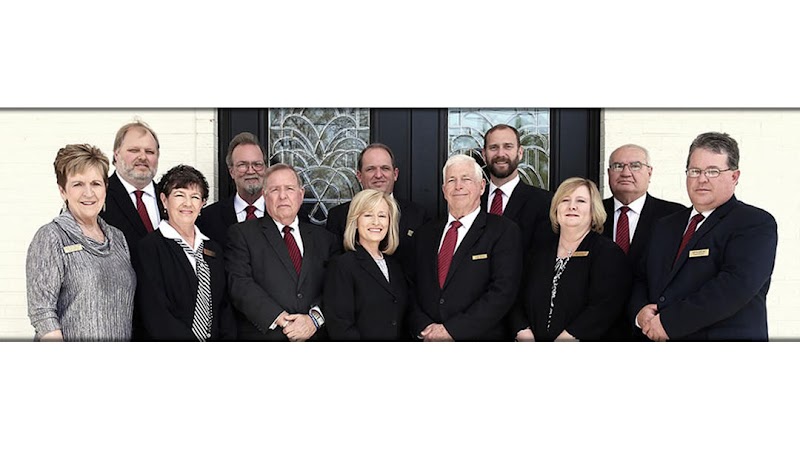 Colonial Chapel Funeral Home - Laurel funeral home in Laurel, MS