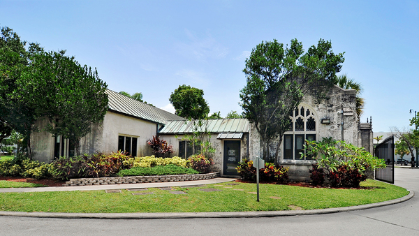 Caballero Rivero Woodlawn Park North funeral home in Miami, FL