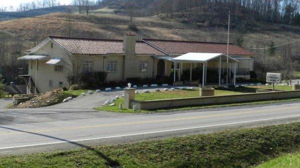 Davis Mortuary funeral home in Vienna, WV