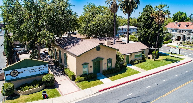 Deco Familia Richardson Peterson Funeral Home funeral home in Ontario, CA