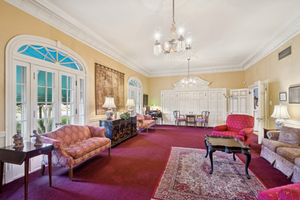 Hoffmeister Colonial Mortuary funeral home in St. Louis, MO