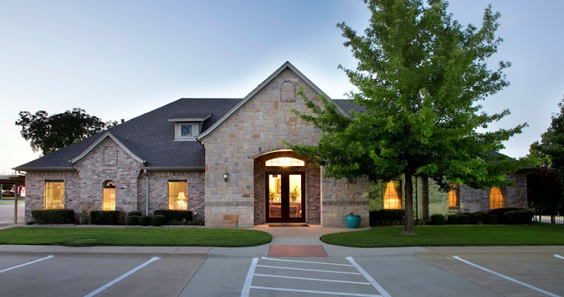 Lucas Funeral Home - Grapevine funeral home in Grapevine, TX