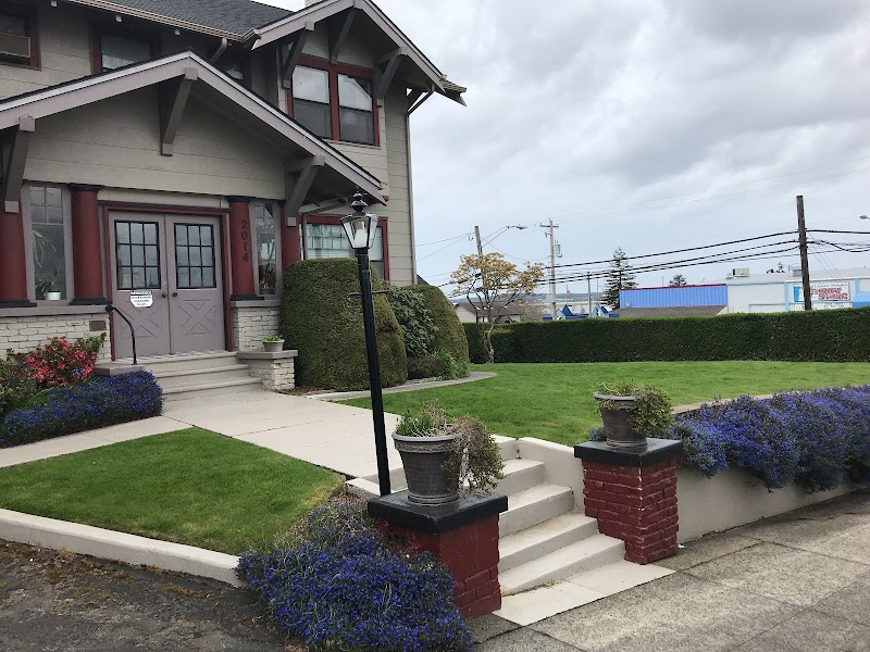 North Bend Chapel Cremation & Funeral Service funeral home in North Bend, OR