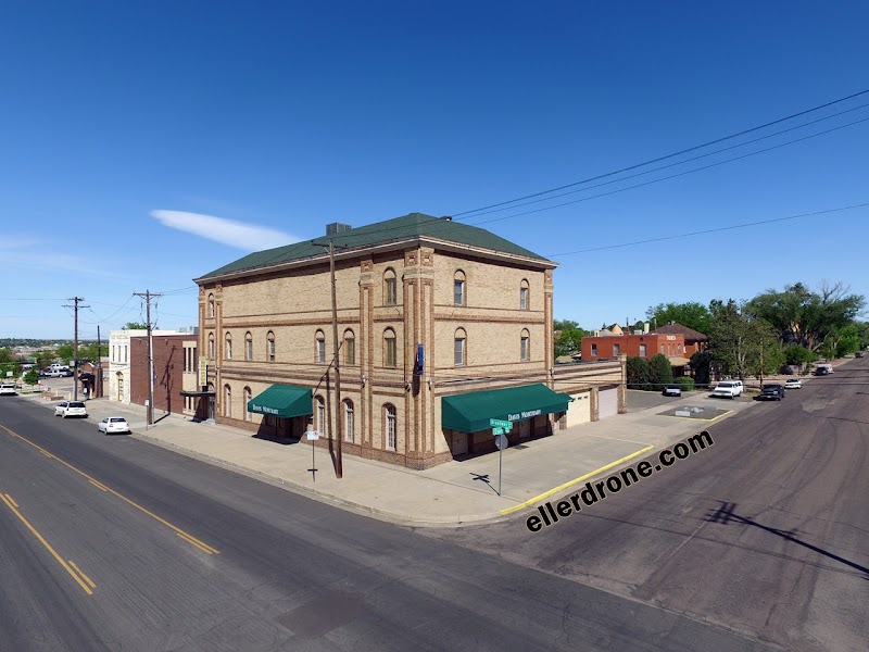 Davis Mortuary funeral home in Pueblo, CO