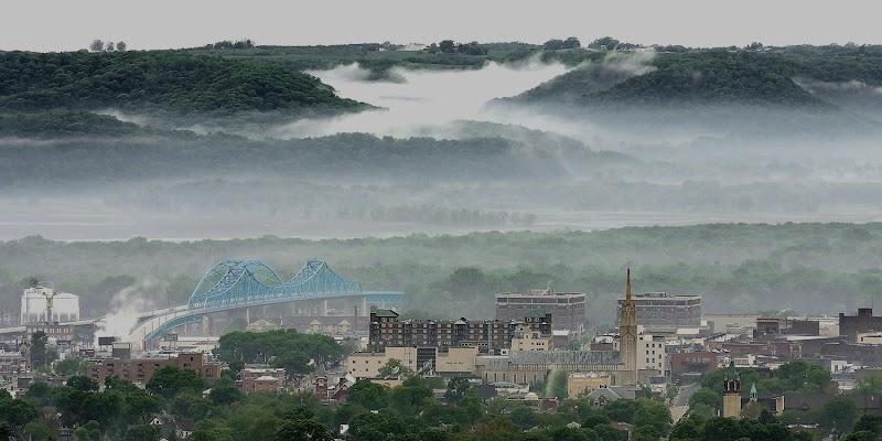 Dickinson Family Funeral Home & Crematory funeral home in La Crosse, WI