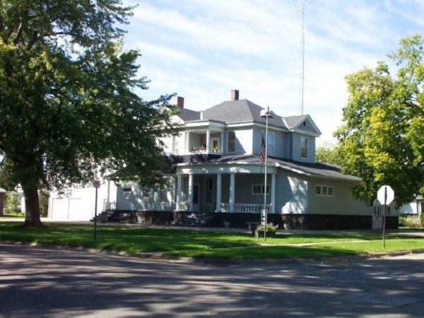 Thompson Mortuary funeral home in Schuyler, NE