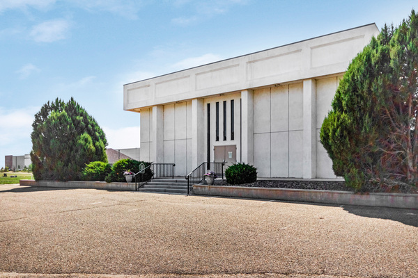 Olinger Eastlawn Cemetery funeral home in Aurora, CO