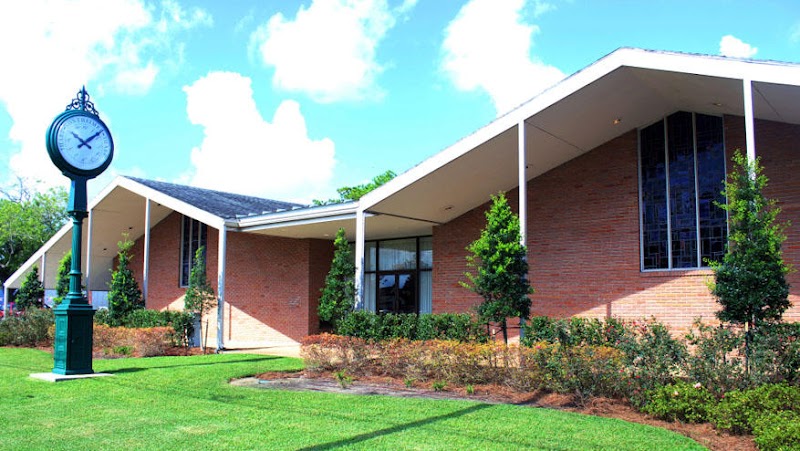 Tharp Funeral Home & Cremations funeral home in Metairie, LA